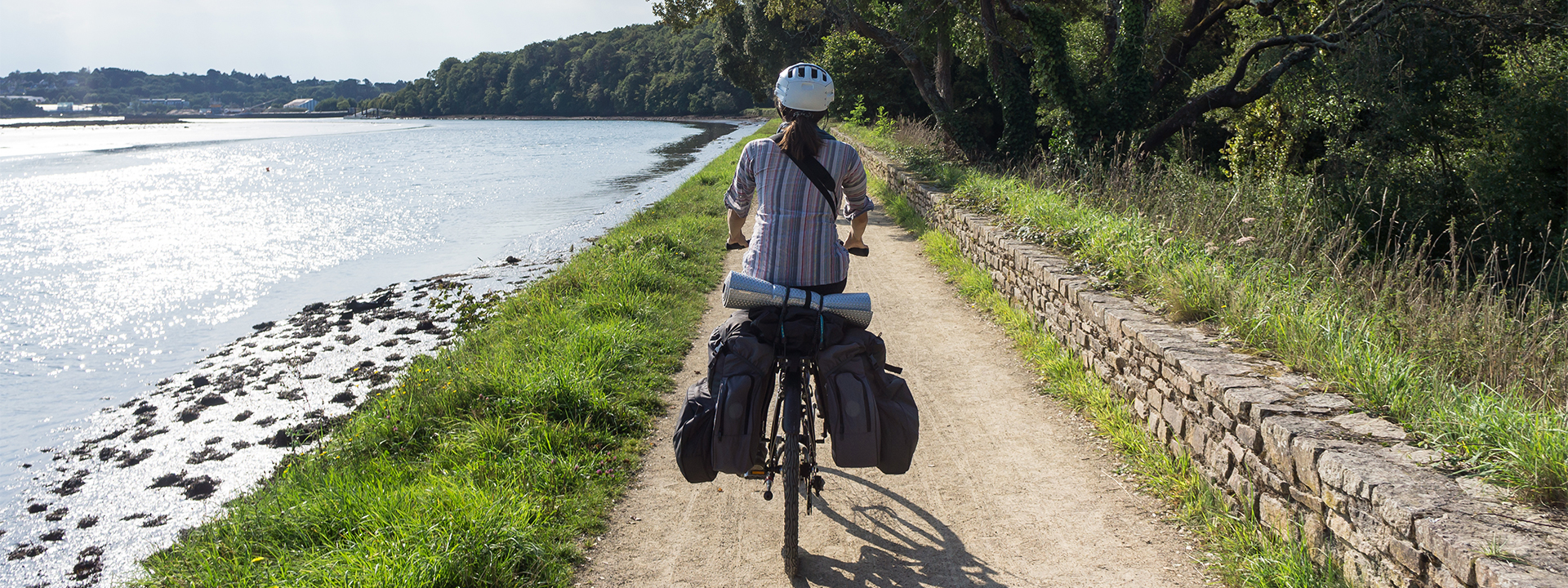 Camping The Léhan in Brittany welcomes cyclists to Brittany. Explore the landscapes of South Finistère and the charming coastal paths by bike