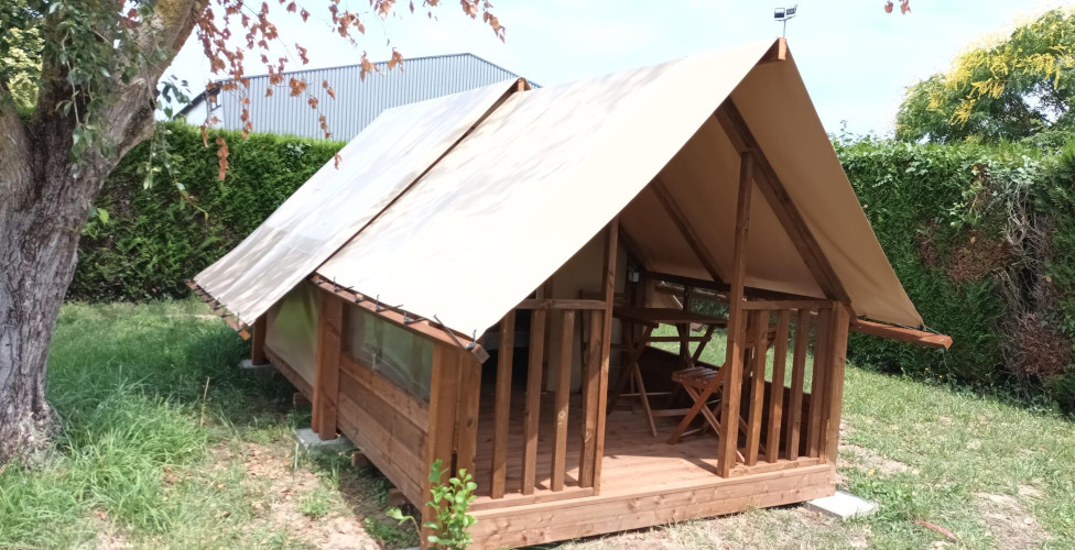 The Cyclo-tent, available for rent at Le Léhan campsite in Brittany in Finistère, by the sea
