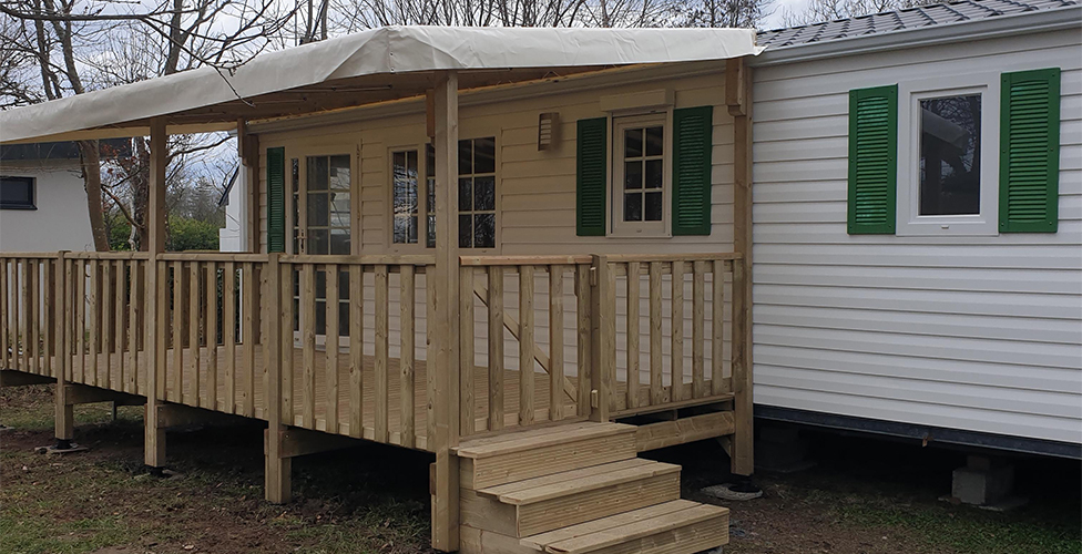 6-person mobile home with semi-covered terrace, for rent at The Léhan campsite in Brittany by the sea