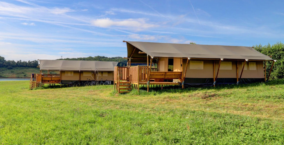 Woody 35 Lodge Tent, available for rent at Le Léhan campsite in Brittany, Finistère, by the sea